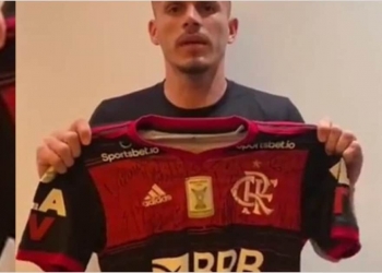 Lateral do Flamengo tem linda atitude para ajudar ex-clube que enfrenta uma grave crise financeira