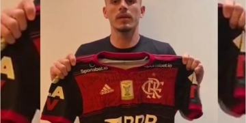 Lateral do Flamengo tem linda atitude para ajudar ex-clube que enfrenta uma grave crise financeira
