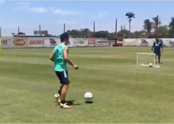 Rodrigo Caio comemora retorno ao treino com bola no Flamengo e faz desabafo emocionante