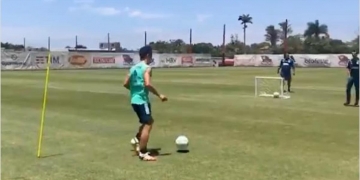 Rodrigo Caio comemora retorno ao treino com bola no Flamengo e faz desabafo emocionante