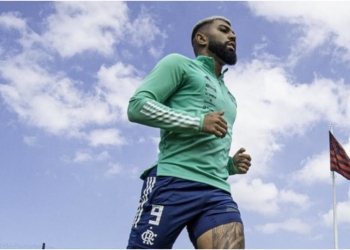 Vídeo mostra Gabigol treinando na praia e quase pronto para retornar ao Flamengo