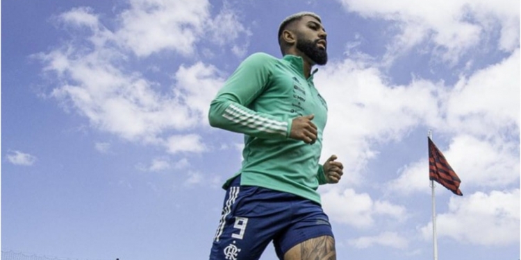 Vídeo mostra Gabigol treinando na praia e quase pronto para retornar ao Flamengo