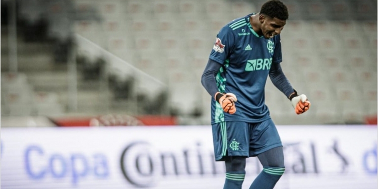 Hugo Souza, goleiro do Flamengo, vira herói em vitória contra o Athletico pela Copa do Brasil