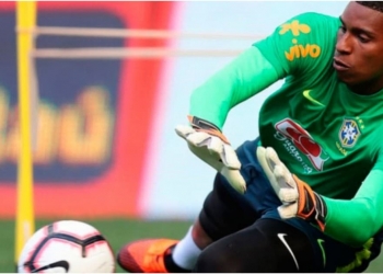 Hugo Souza, goleiro do Flamengo, é considerado o melhor goleiro do mundo nesta semana