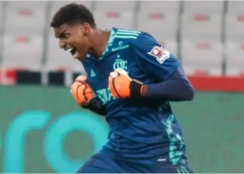 Hugo Souza, goleiro do Flamengo, diz que tem Rogério Ceni como sua inspiração nas cobranças de falta
