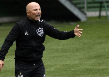 Sampaoli, técnico do Atlético-MG, está fora do jogo contra o Flamengo; é a 2ª suspensão dele