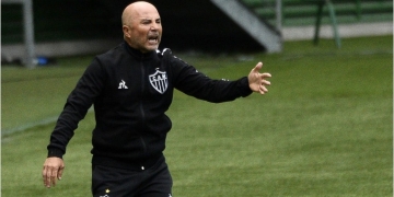 Sampaoli, técnico do Atlético-MG, está fora do jogo contra o Flamengo; é a 2ª suspensão dele