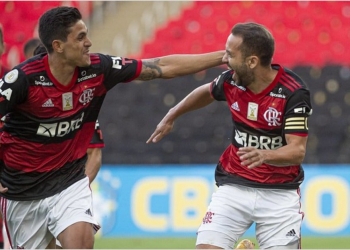 Votação popular coloca seis jogadores do Flamengo na seleção do primeiro turno
