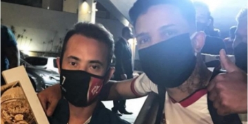 Flamengo chega em BH para jogar contra o Atlético-MG e Éverton Ribeiro ganha presente de fã