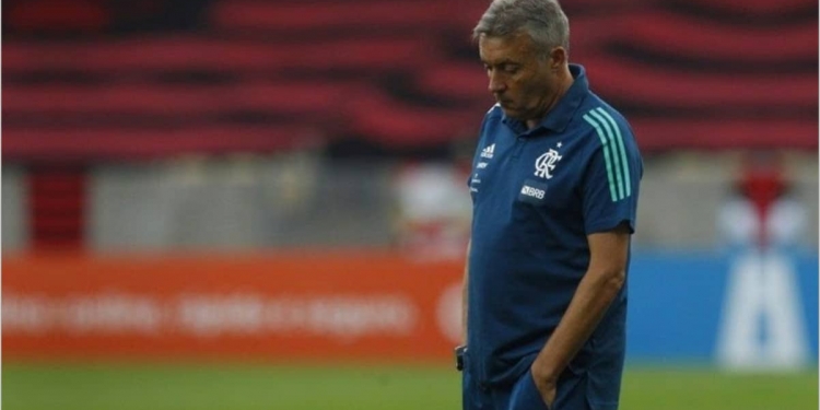 Torcida do Flamengo inicia campanha para demissão do técnico Domènec Torrent