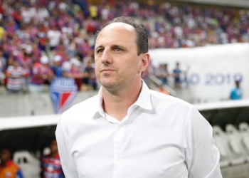 Flamenguistas se manifestam e pedem Rogério Ceni no Flamengo