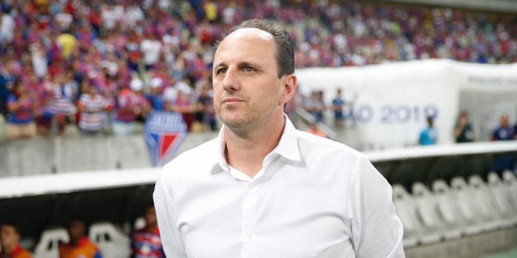 Flamenguistas se manifestam e pedem Rogério Ceni no Flamengo