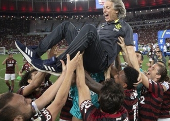 Flamenguistas protestam nas redes sociais pela volta de Jorge Jesus