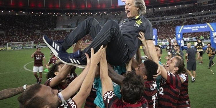 Flamenguistas protestam nas redes sociais pela volta de Jorge Jesus