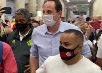 Vídeo: Rogério Ceni chega ao Rio de Janeiro, ele assinará com o Flamengo para ser o novo técnico