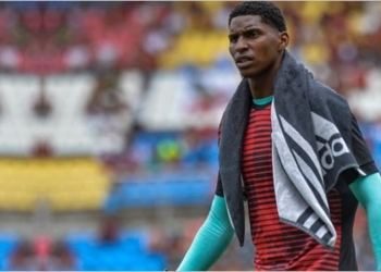Hugo Souza, goleiro do Flamengo, se inspira em Rogério Ceni e até treina faltas
