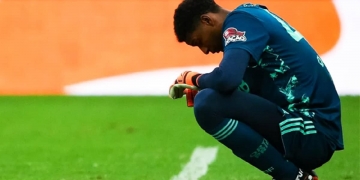 Hugo Souza manda recado para a Nação e pede perdão pelo erro: ‘triste por ter terminado a noite assim’