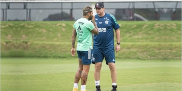 Vídeo mostra Rogério Ceni treinando o Flamengo e até participando com os jogadores
