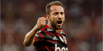 Jogador do Flamengo assume o lugar de Neymar na Seleção Brasileira e entra em campo hoje