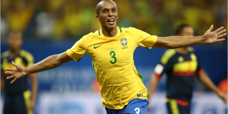 Miranda, alvo do Flamengo no ano passado, poderá retornar ao Brasil