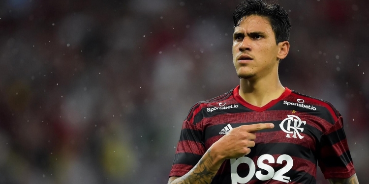 Jornal da Itália diz que Flamengo não tem dinheiro para comprar Pedro; Porto e Sporting entram na briga pelo brasileiro
