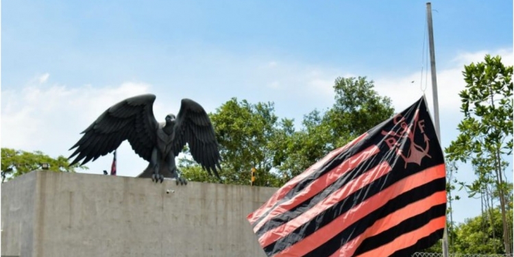 Falta de bom senso: Flamengo se pronuncia sobre Lincoln e Neneca em noitada