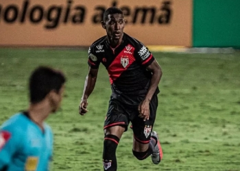 Flamengo anuncia contratação de lateral-direito; clube se reorganiza após eliminação da Copa do Brasil