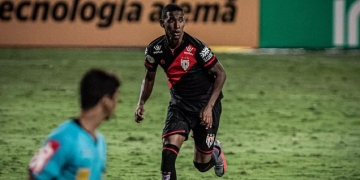 Flamengo anuncia contratação de lateral-direito; clube se reorganiza após eliminação da Copa do Brasil