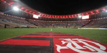 Organizadas do Flamengo lotam o Maracanã com bandeiras de protesto para a próxima partida do Brasileirão
