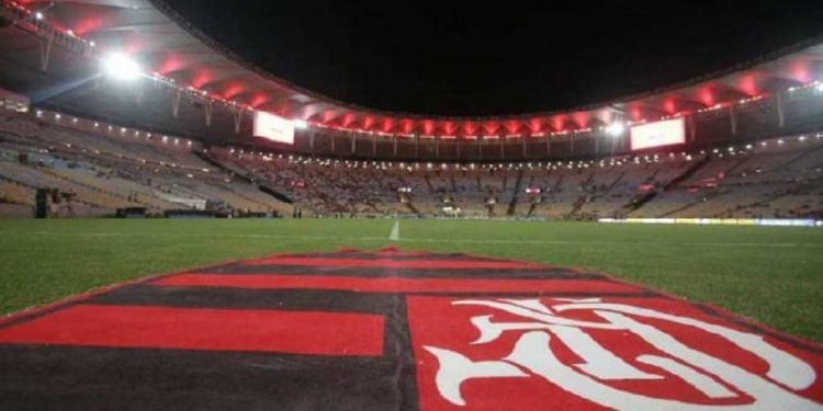 Organizadas do Flamengo lotam o Maracanã com bandeiras de protesto para a próxima partida do Brasileirão