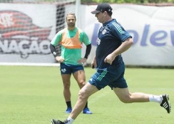 Rogério Ceni ganha reforço de última hora para o Brasileirão; zaga sofre com desfalques importantes