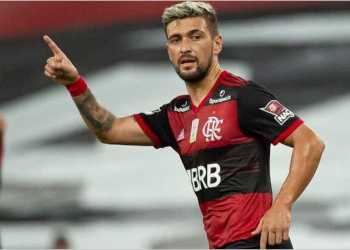 Após vitória do Flamengo, Arrascaeta elogia Ceni e faz promessa à torcida rubro-negra