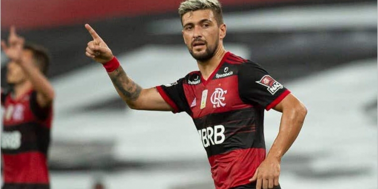 Após vitória do Flamengo, Arrascaeta elogia Ceni e faz promessa à torcida rubro-negra
