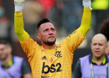 Flamengo ainda não renovou com Diego Alves e causa crise nos bastidores; jogadores estão revoltados e falam em ‘ingratidão’