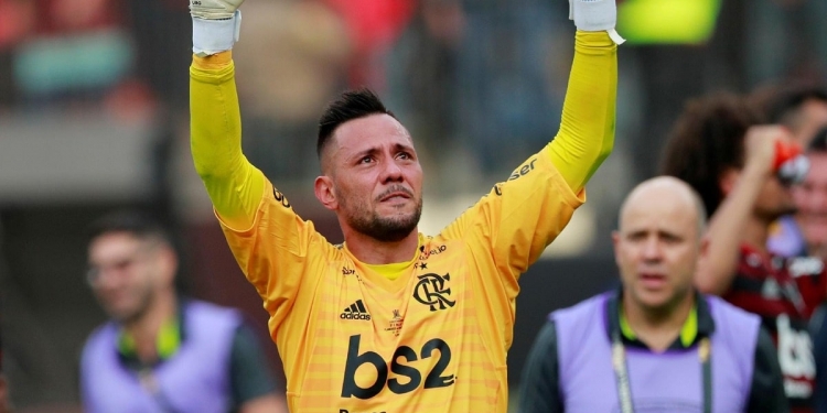 Flamengo ainda não renovou com Diego Alves e causa crise nos bastidores; jogadores estão revoltados e falam em ‘ingratidão’