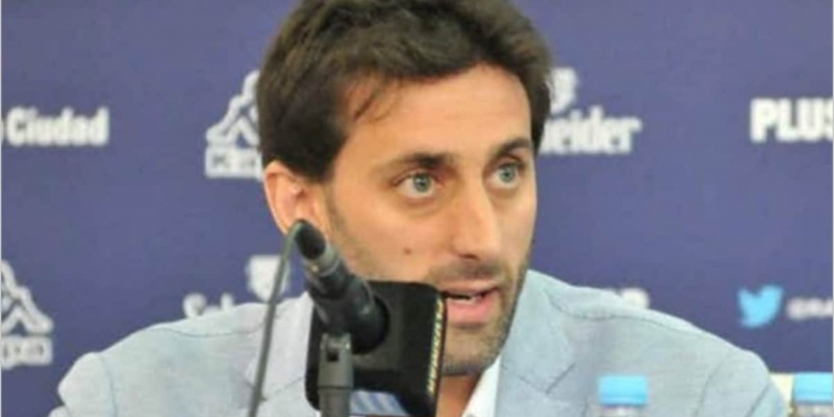 Milito, diretor do Racing, deixa o cargo às vésperas da partida contra o Flamengo pela Libertadores