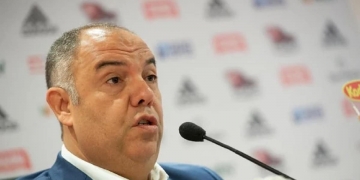 Marcos Braz invade vestiário do Flamengo extremamente irritado e clima fica tenso na Argentina após o jogo