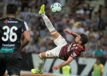Arrascaeta concorre ao Prêmio Puskás por golaço de bicicleta; como votar no craque do Flamengo pela Fifa