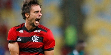 Zaga do Flamengo vira dor de cabeça para Rogério Ceni com desfalques e erros individuais; Rodrigo Caio é a esperança