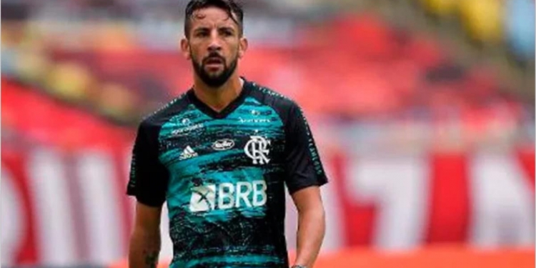 Isla poderá ser escalado para jogo contra o Racing, já que exame não detectou lesão