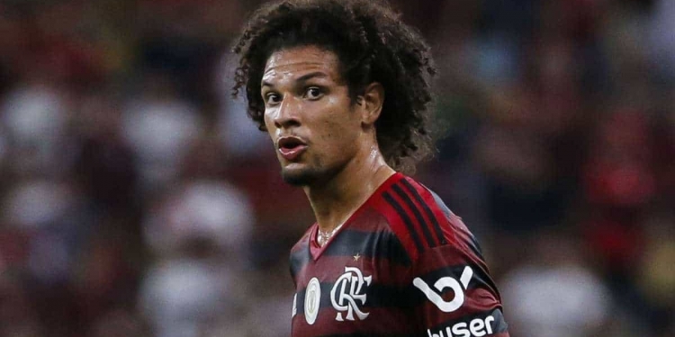Benfica quer contratar Willian Arão e prepara bolada milionária para tirá-lo do Flamengo; Gerson também está na lista