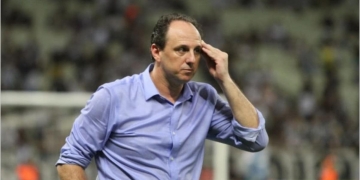 Flamengo enfrenta o Racing com time desmontado e enfrentando crise dentro e fora de campo