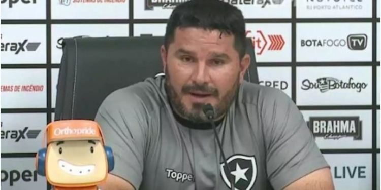 Barroca testa positivo para Covid-19 e não estreará no jogo do Botafogo contra o Flamengo