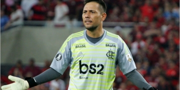 Flamengo decide não renovar contrato com goleiro Diego Alves, diz jornalista e torcida fica dividida