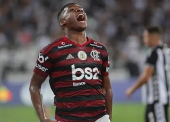 De saída? Flamengo recebe proposta milionária para a venda de Lincoln; destino é o futebol europeu