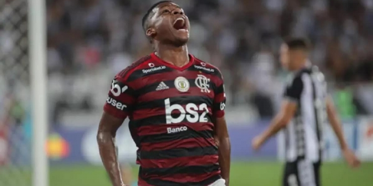 De saída? Flamengo recebe proposta milionária para a venda de Lincoln; destino é o futebol europeu