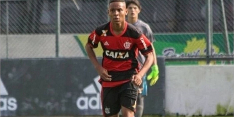 Liberado pela CBF, Natan volta ao Flamengo e fica à disposição de Ceni para jogar no Brasileirão