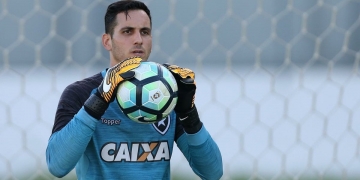 Substituto de Diego Alves? Dirigente do Botafogo reage à especulação de Gatito Fernández no Flamengo