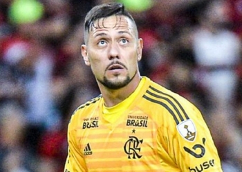Diego Alves fica pistola com jornalista e parte para o ataque: ‘Fake news, seu mentiroso’