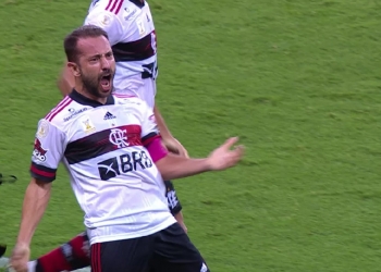 Flamengo triunfa, vê rivais diretos tropeçando e aumenta probabilidade de vencer o Brasileirão; entenda os números